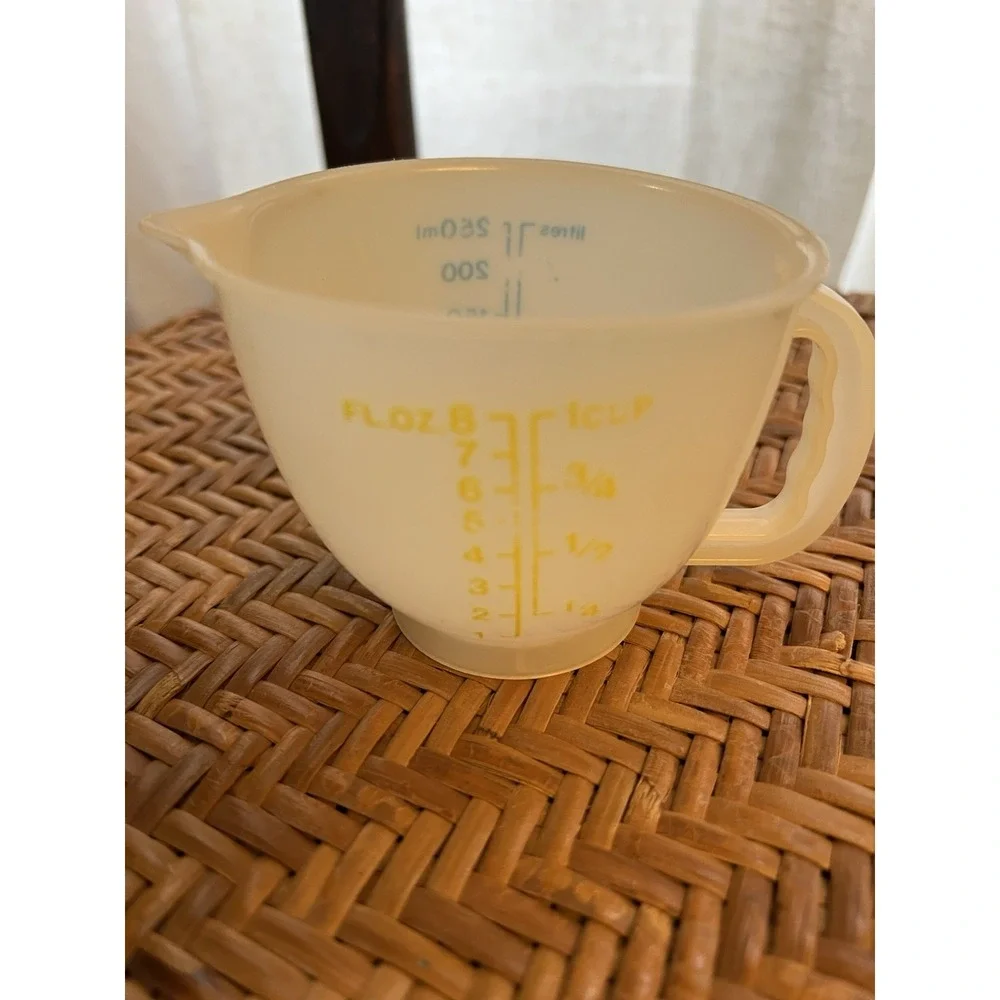 Vintage Mini Tupperware Plastic Liquid Measuring Cup 1 cup 8 oz 250 ml #1402-02